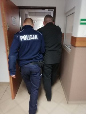 doprowadzony podejrzany