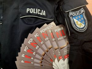 ulotki z napisem Powiedz nie przemocy