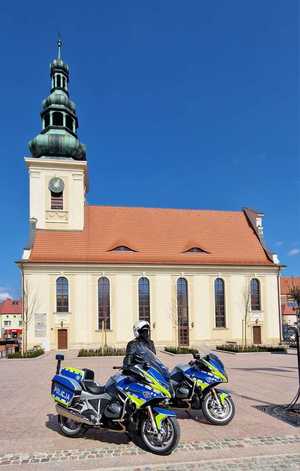 policjant i motocykle