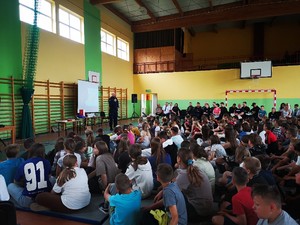 zdjęcie ze szkolnego apelu