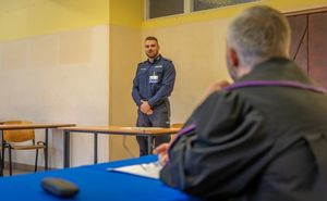 policjant podczas mowy końcowej