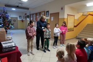 spotkanie policjantki z dziećmi