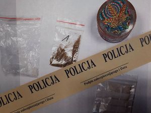 zabezpieczone narkotyki w woreczkach