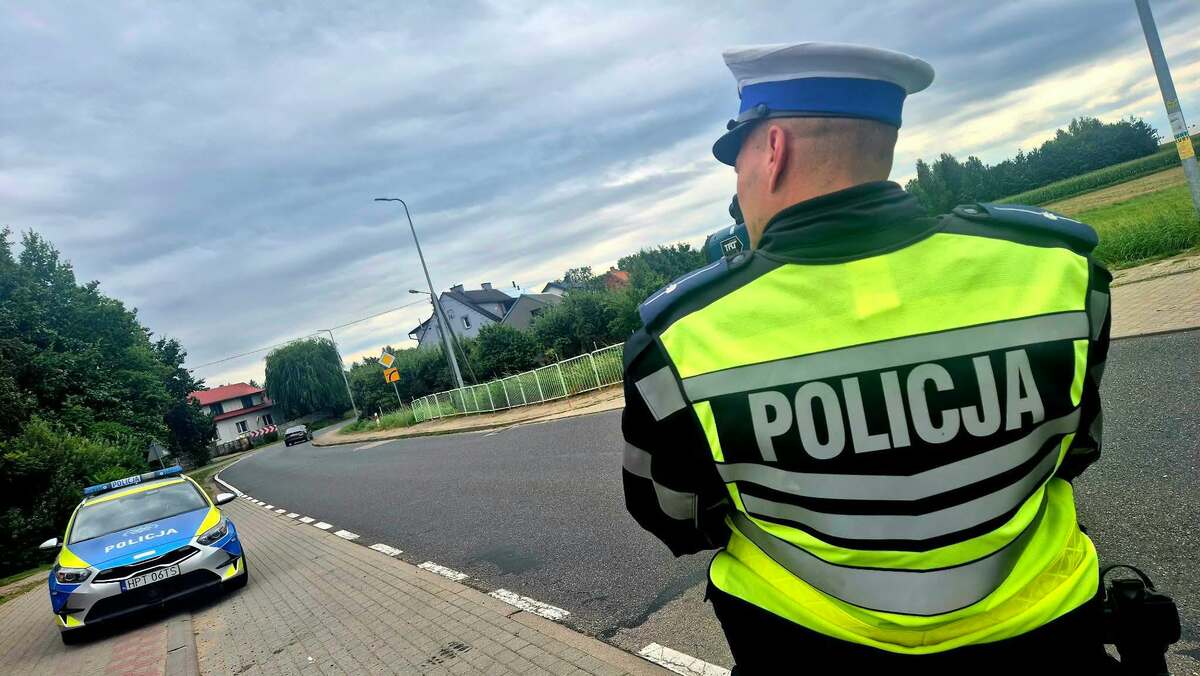 Policjanci zatrzymali prawo jazdy 53-latkowi jadącemu 122 km/h w Gwiździnach